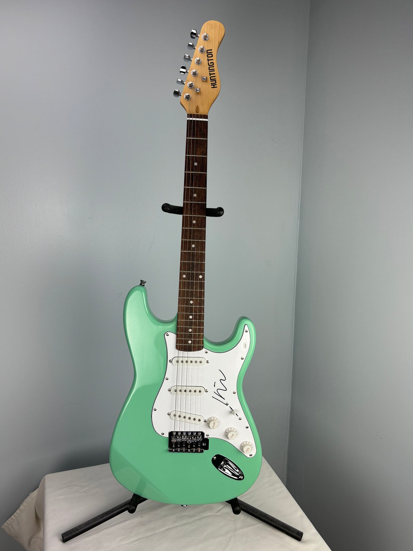 Huntington Kim Gordon From Sonic Youth Signed Guitar - COA Included