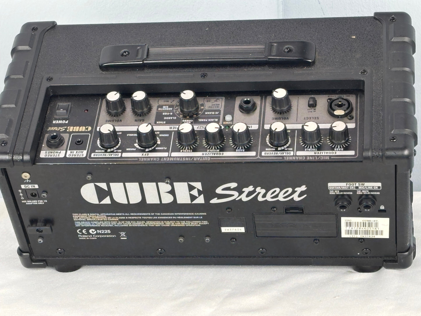 Roland Cube Street Amp in Excellent Condition