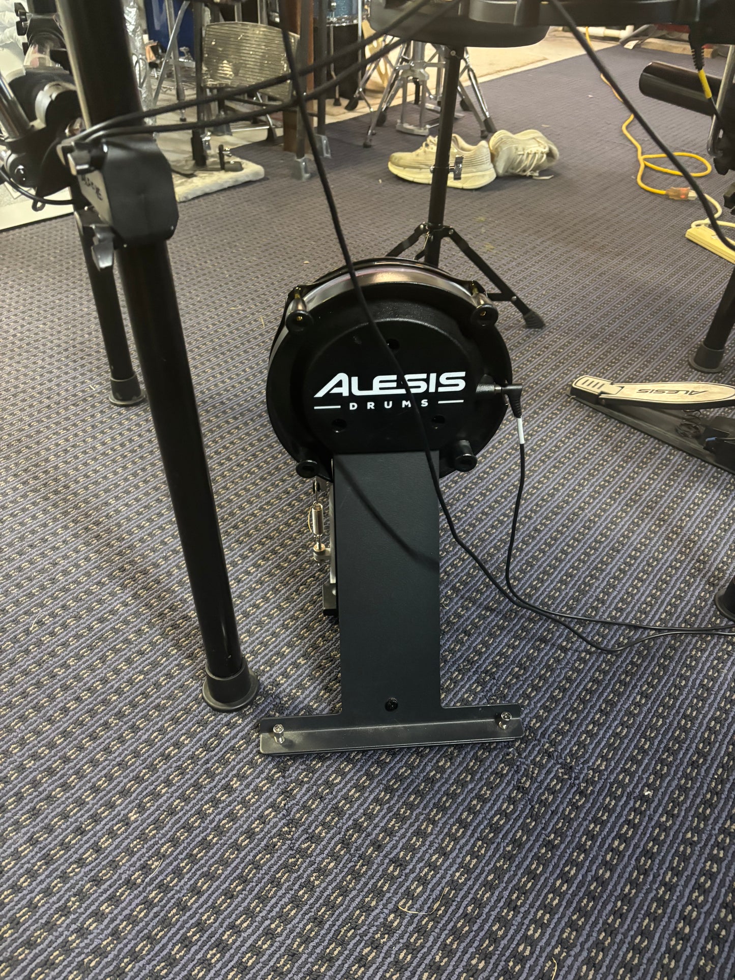 Alesis Command Mesh Electronic Drum Set with Alesis Sample Pad 4