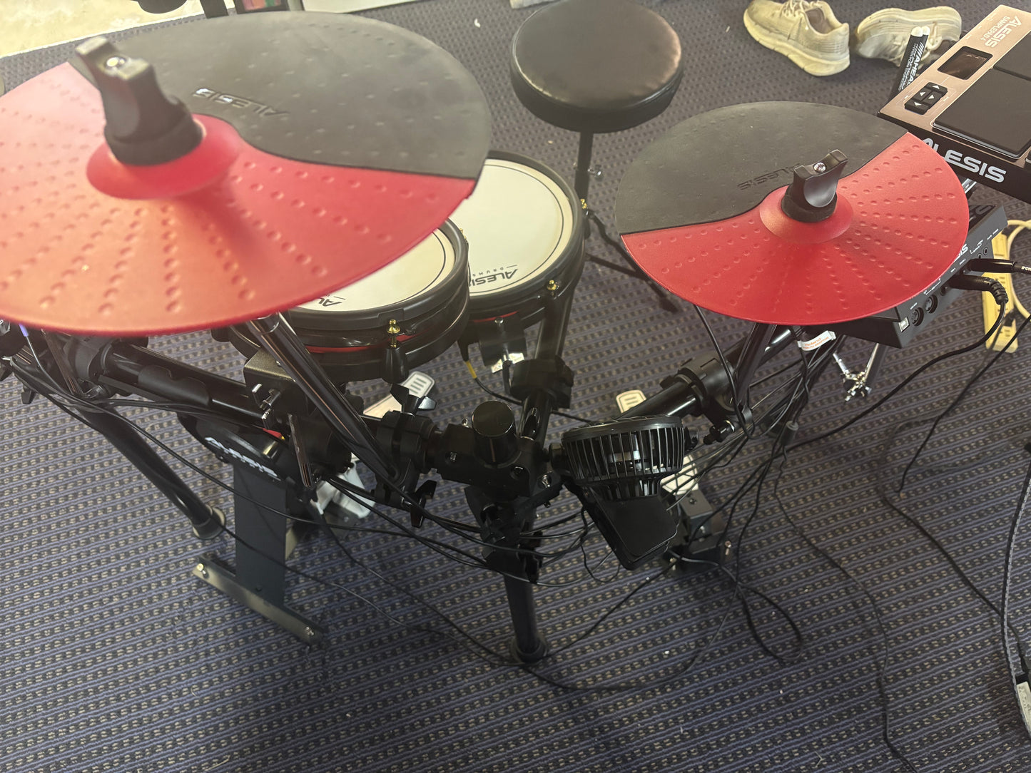 Alesis Command Mesh Electronic Drum Set with Alesis Sample Pad 4