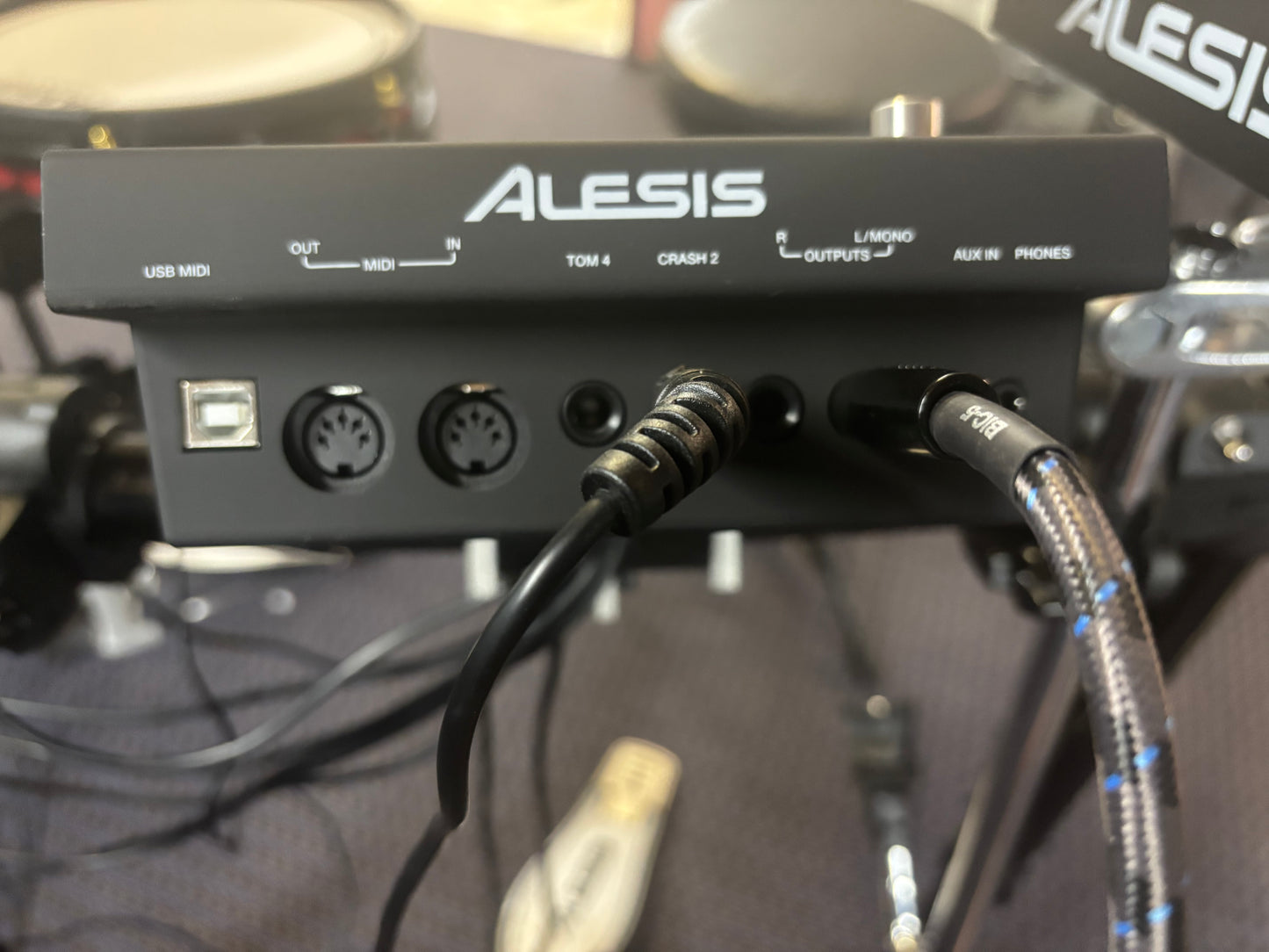 Alesis Command Mesh Electronic Drum Set with Alesis Sample Pad 4