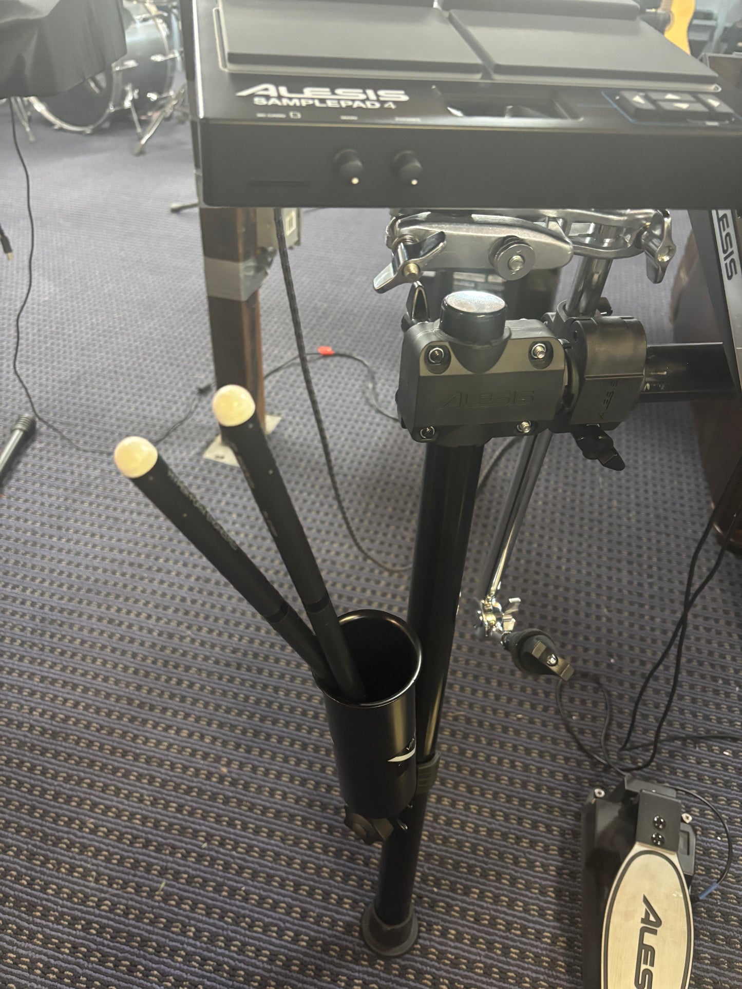 Alesis Command Mesh Electronic Drum Set with Alesis Sample Pad 4