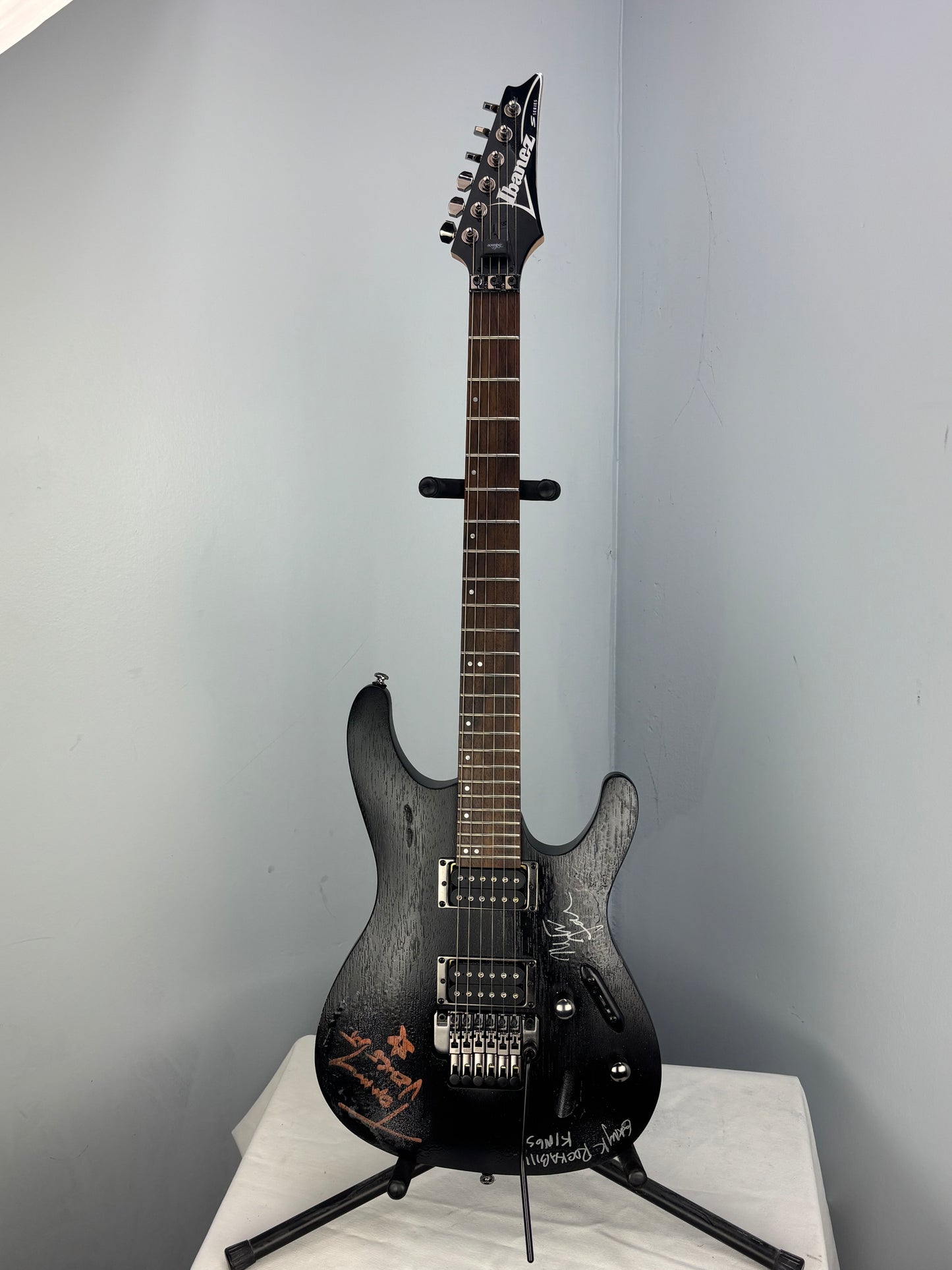 Ibanez S520-WK Standard with Mahogany Body, Rosewood Fretboard - Weathered Black