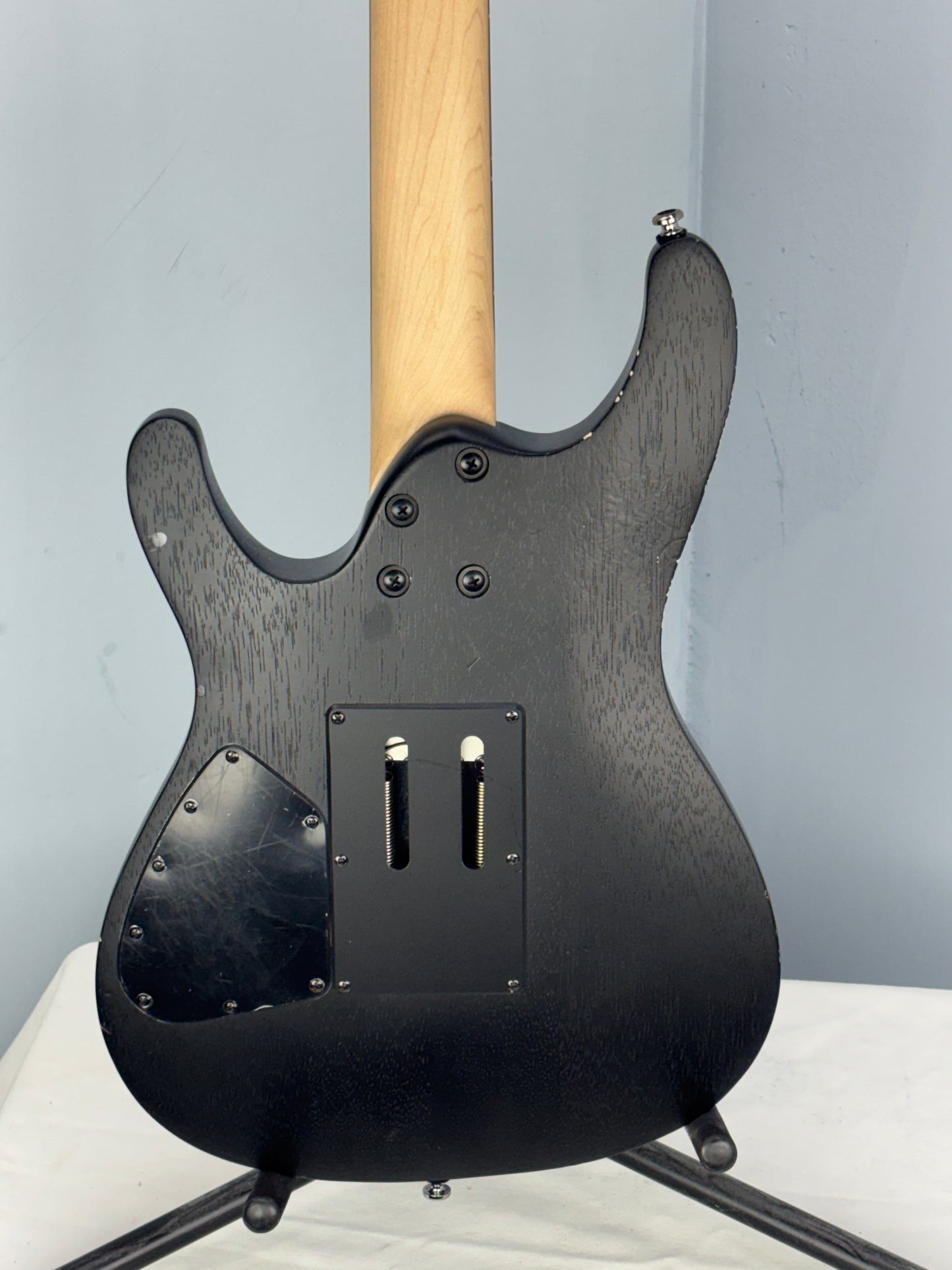 Ibanez S520-WK Standard with Mahogany Body, Rosewood Fretboard - Weathered Black