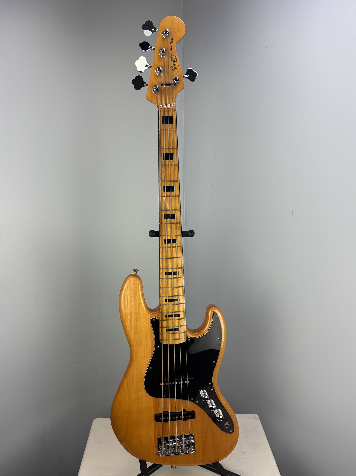 Squier Vintage Modified Jazz Bass V – Natural – Maple Block Inlays – Excellent