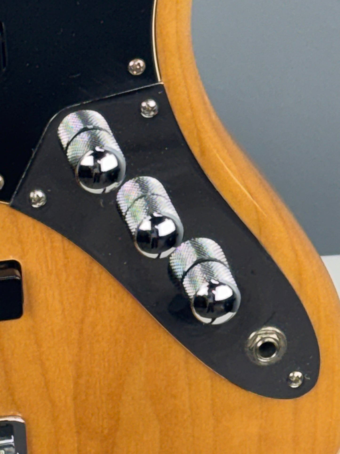 Squier Vintage Modified Jazz Bass V – Natural – Maple Block Inlays – Excellent