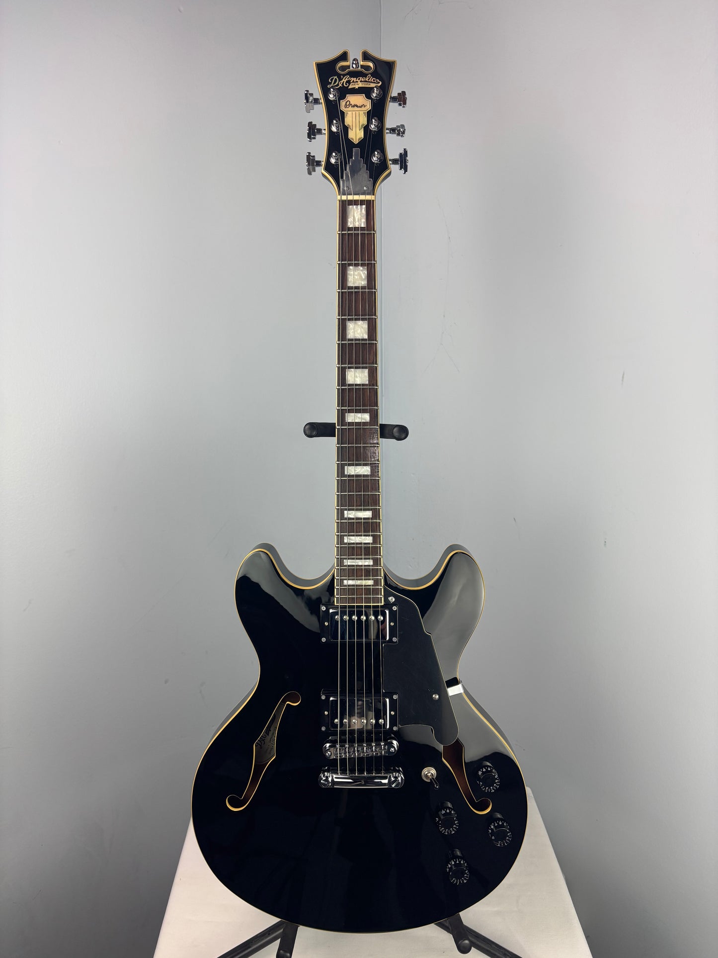 D’Angelico Premier USA DC Semi-Hollow – Black – Original Case – 2017