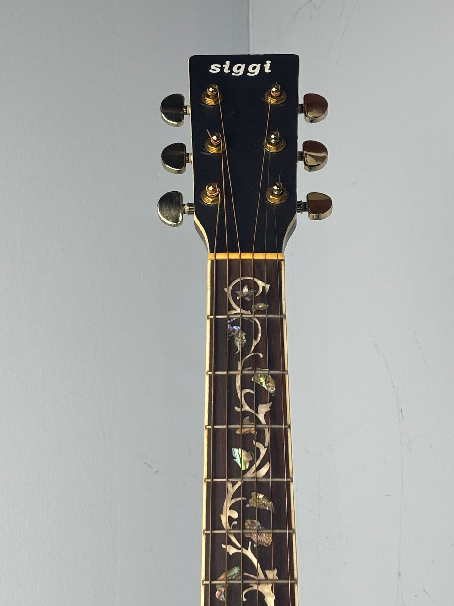 Sigma Dreadnought Acoustic-Electric Guitar – Abalone Inlay – Gloss Natural – Excellent