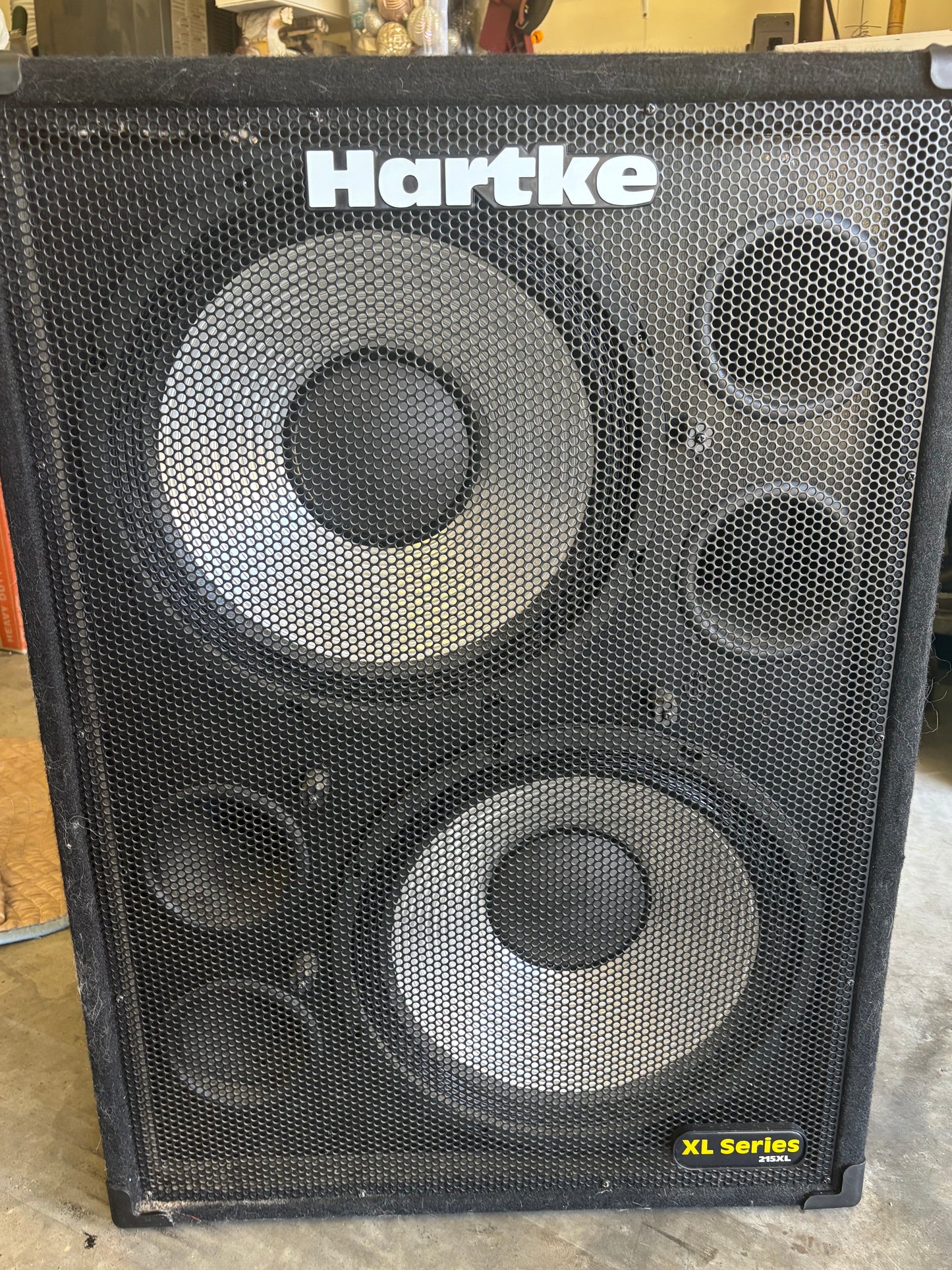 Hartke 215XL Bass Cabinet – Dual 15″ Aluminum Cones – Deep, Punchy Bass