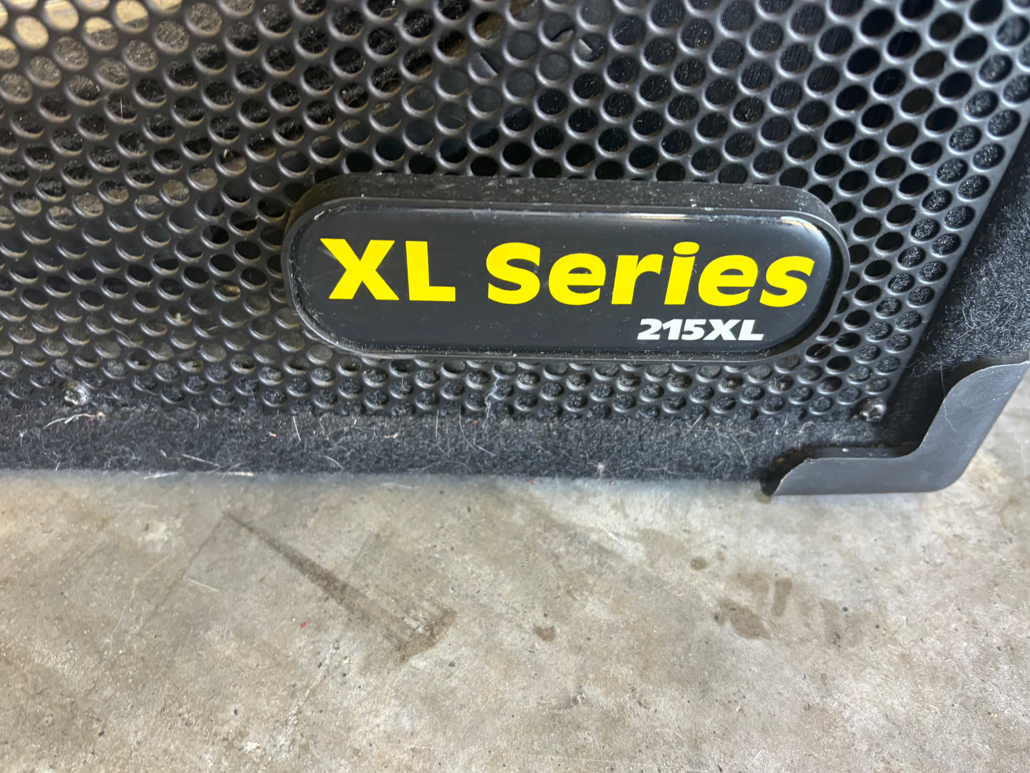 Hartke 215XL Bass Cabinet – Dual 15″ Aluminum Cones – Deep, Punchy Bass