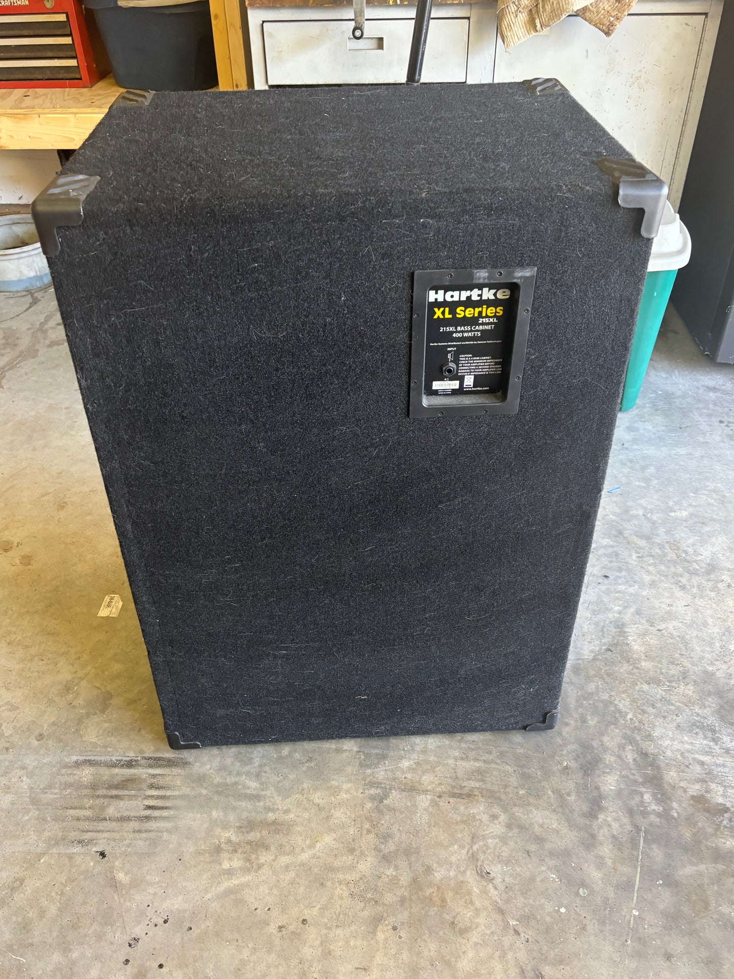 Hartke 215XL Bass Cabinet – Dual 15″ Aluminum Cones – Deep, Punchy Bass