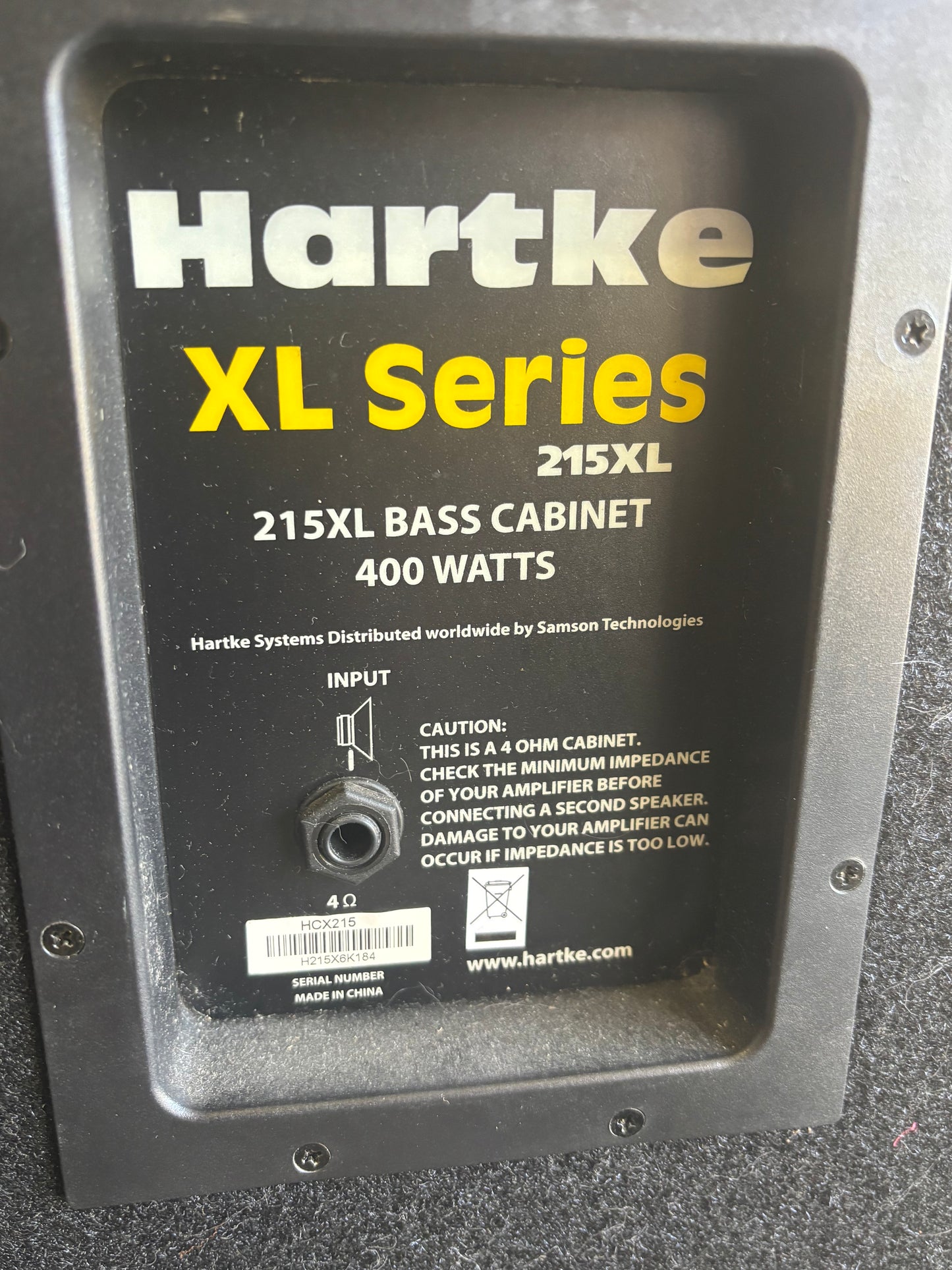 Hartke 215XL Bass Cabinet – Dual 15″ Aluminum Cones – Deep, Punchy Bass